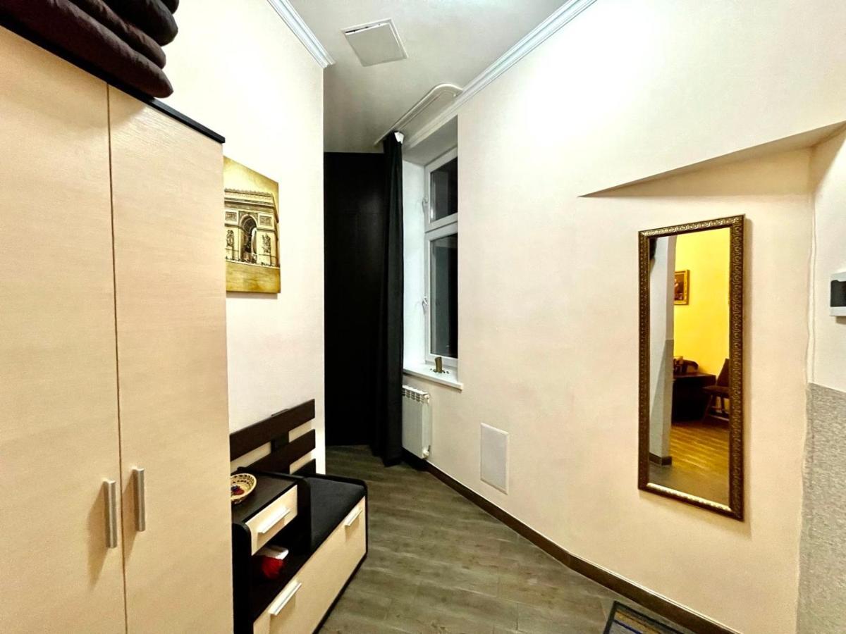 V&O Whitechocolateapt 800 M To Opera Leopoli Esterno foto